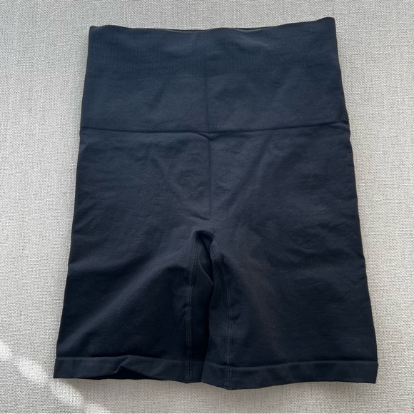 YITTY Lizzo Nearly Naked Shaping Ultra High Waist Booty Lift Short - Picture 8 of 10